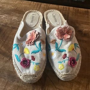 Flower espadrille mule— super cute for spring!